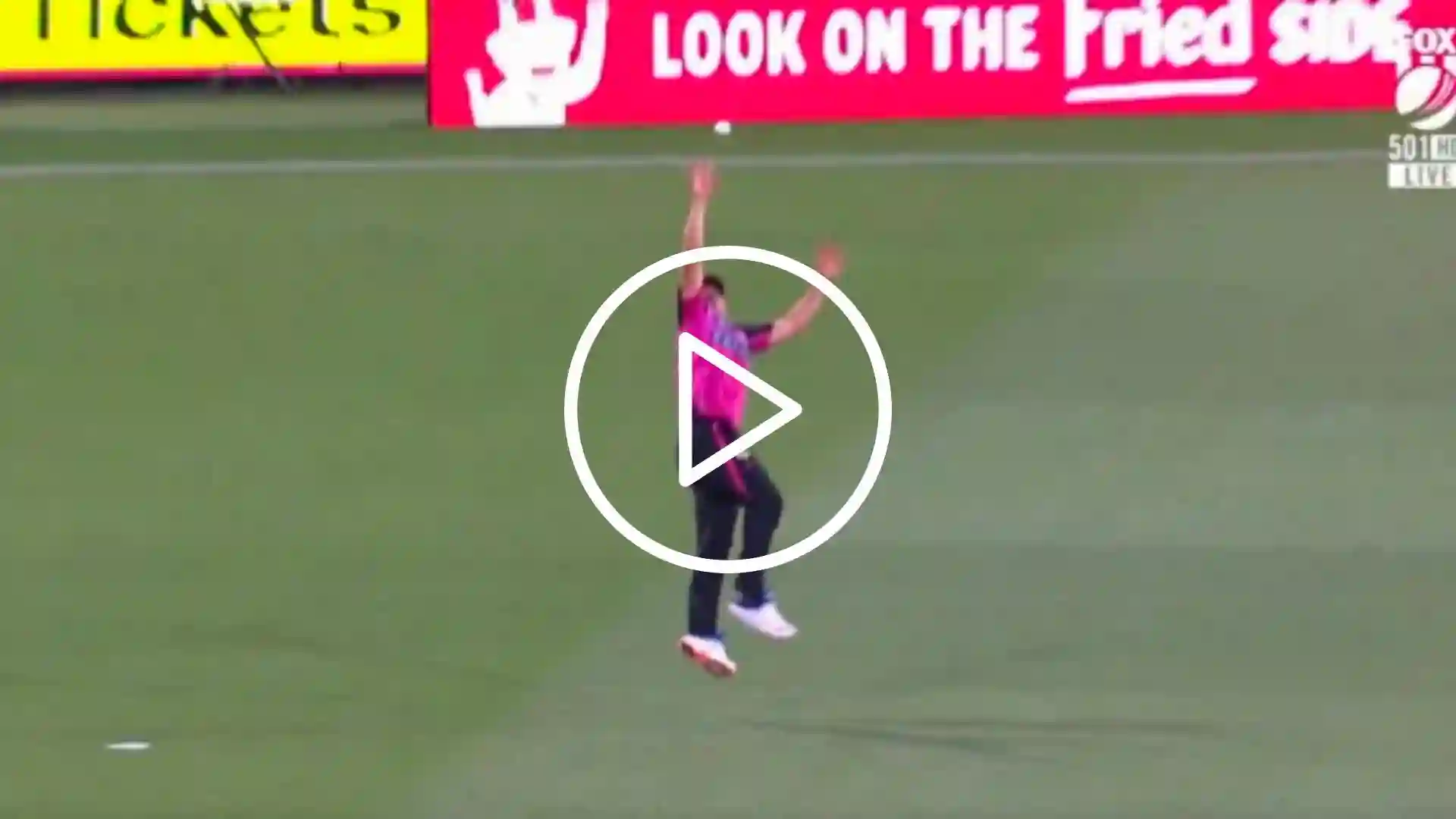 [Watch] Moises Henriques Packs A One-Handed Blinder In A BBL 2023 Thriller